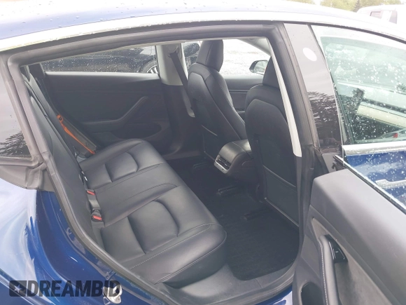 2018 Tesla Model 3 Long Range Battery z VIN 5YJ3E1EBXJF092025, wystawiony jako IAAI lot #42268369 z przebiegiem 132 687 mil mil oraz . Historia ofert i sprzedaży dostępna na DreamBid. Obrazek 8.