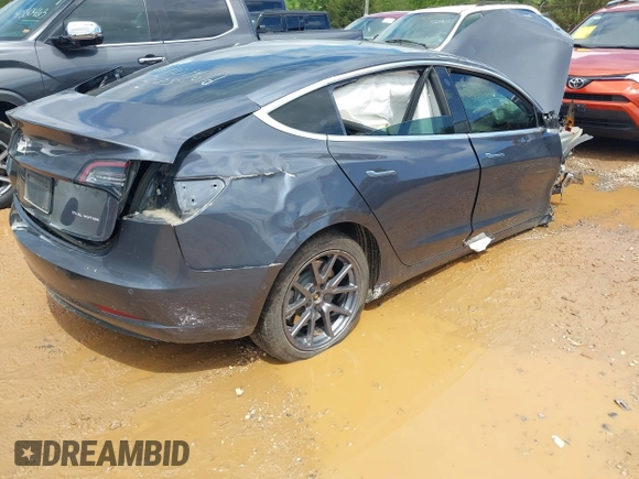 2020 Tesla Model 3 Long Range z VIN 5YJ3E1EB5LF710788, wystawiony jako IAAI lot #42020503 z przebiegiem 76 606 mil mil oraz . Historia ofert i sprzedaży dostępna na DreamBid. Obrazek 4.