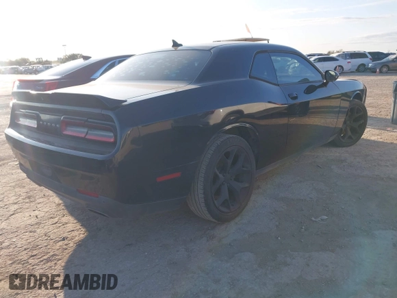 2016 Dodge Challenger SXT Plus z VIN 2C3CDZAG5GH345617, wystawiony jako IAAI lot #40801879 z przebiegiem 94 610 mil mil oraz . Historia ofert i sprzedaży dostępna na DreamBid. Obrazek 4.