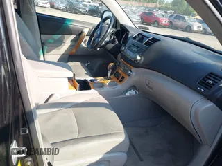 2008 Toyota Highlander Limited z VIN JTEEW44A382008801, wystawiony jako IAAI lot #42423027 z przebiegiem 191 384 mil mil oraz . Historia ofert i sprzedaży dostępna na DreamBid. Obrazek 5.