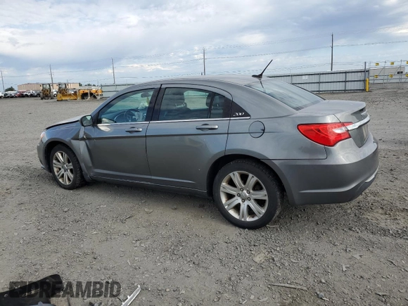 2012 Chrysler 200 Touring z VIN 1C3CCBBB1CN124689, wystawiony jako Copart lot #58743715 z przebiegiem 171 379 mil mil oraz Szkoda całkowita • Salvage title. Historia ofert i sprzedaży dostępna na DreamBid. Obrazek 2.