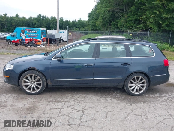 2008 Volkswagen Passat VR6 with VIN WVWRU73C98E015623, listed as a IAAI auction lot 42682325 with 128,731 mi miles and . Bid and sale history available at DreamBid. Image 12.