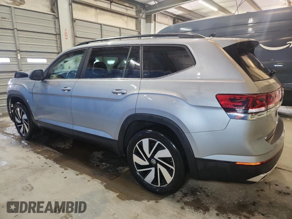 2025 Volkswagen Atlas SE with VIN 1V2HR2CA4SC521845, listed as a Copart auction lot 64470895 with 10,696 mi miles and Clean title. Bid and sale history available at DreamBid. Image 2.