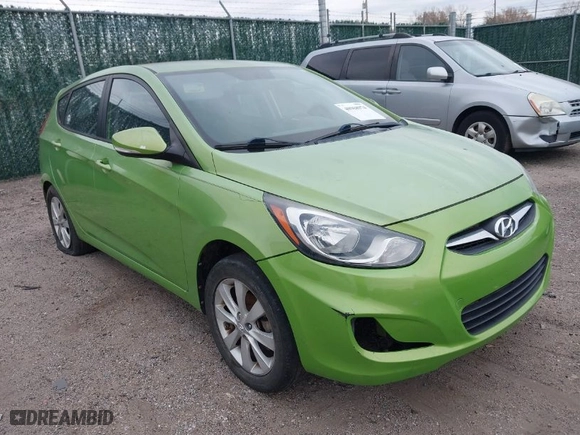 2013 Hyundai Accent SE with VIN KMHCU5AEXDU069586, listed as a IAAI auction lot 40968974 with 98,939 mi miles. Bid and sale history available at carsss.com. Image 1.
