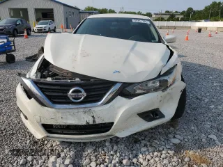 2017 Nissan Altima SV with VIN 1N4AL3AP4HC470878, listed as a Copart auction lot 59351105 with 142,571 mi miles and Salvage title. Bid and sale history available at DreamBid. Image 5.