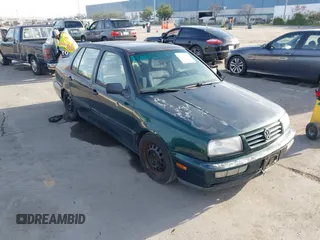 1998 Volkswagen Jetta z VIN 3VWRF61H5WM228558, wystawiony jako IAAI lot #41614111 z przebiegiem 198 205 mil mil oraz . Historia ofert i sprzedaży dostępna na DreamBid. Obrazek 1.