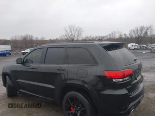2018 Jeep Grand Cherokee SRT z VIN 1C4RJFDJ2JC391503, wystawiony jako IAAI lot #41717243 z przebiegiem 78 157 mil mil oraz . Historia ofert i sprzedaży dostępna na DreamBid. Obrazek 14.