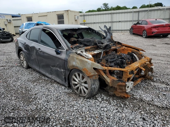 2018 Toyota Camry LE с VIN 4T1B11HK6JU573623, выставлен на аукционе Copart как лот 61994865 с пробегом Не указан миль и Списание • Salvage title. История ставок и продаж доступна на DreamBid. Изображение 4.