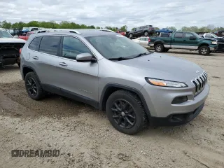 2016 Jeep Cherokee Latitude z VIN 1C4PJMCS1GW345884, wystawiony jako Copart lot #58231145 z przebiegiem 167 830 mil mil oraz Czysty tytuł • Clean title. Historia ofert i sprzedaży dostępna na DreamBid. Obrazek 4.