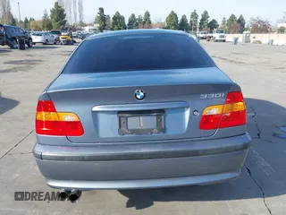 2003 BMW 3 Series 330i with VIN WBAEV53453KM03321, listed as a IAAI auction lot 41134433 with 186,586 mi miles. Bid and sale history available at carsss.com. Image 17.