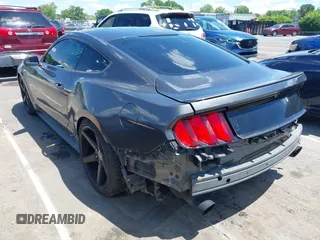 2015 Ford Mustang EcoBoost z VIN 1FA6P8TH5F5351476, wystawiony jako IAAI lot #42157688 z przebiegiem 134 131 mil mil oraz . Historia ofert i sprzedaży dostępna na DreamBid. Obrazek 3.