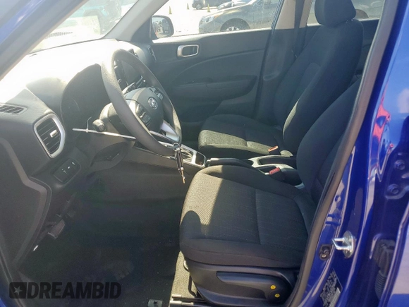 2022 Hyundai Venue SE z VIN KMHRB8A35NU147595, wystawiony jako Copart lot #54172605 z przebiegiem 51 199 mil mil oraz Szkody całkowita. Historia ofert i sprzedaży dostępna na DreamBid. Obrazek 7.