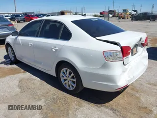 2013 Volkswagen Jetta SE z VIN 3VWDX7AJ4DM424276, wystawiony jako IAAI lot #41878223 z przebiegiem 152 789 mil mil oraz . Historia ofert i sprzedaży dostępna na DreamBid. Obrazek 3.