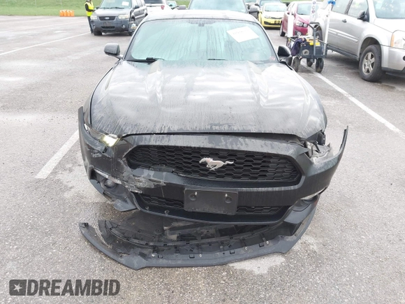 2017 Ford Mustang EcoBoost z VIN 1FA6P8TH8H5250242, wystawiony jako IAAI lot #41928531 z przebiegiem 81 632 mil mil oraz . Historia ofert i sprzedaży dostępna na DreamBid. Obrazek 17.