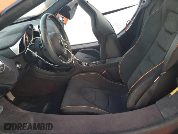 2016 McLaren 650S z VIN SBM11FAA8GW005859, wystawiony jako Copart lot #83104094 z przebiegiem Nie podano mil oraz Nie do naprawy. Historia ofert i sprzedaży dostępna na DreamBid. Obrazek 7.