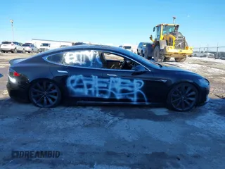 2013 Tesla Model S with VIN 5YJSA1CNODFP07903, listed as a IAAI auction lot 41281788 with Not Provided miles. Bid and sale history available at carsss.com. Image 13.
