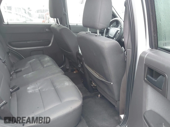 2011 Ford Escape XLT z VIN 1FMCU9DG1BKB17330, wystawiony jako IAAI lot #41822516 z przebiegiem 154 243 mil mil oraz . Historia ofert i sprzedaży dostępna na DreamBid. Obrazek 8.