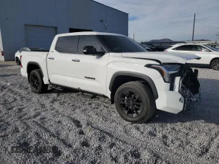 2022 Toyota Tundra Limited z VIN 5TFJA5DB2NX021229, wystawiony jako Copart lot #75503534 z przebiegiem Nie podano mil oraz Szkoda całkowita • Salvage title. Historia ofert i sprzedaży dostępna na DreamBid. Obrazek 4.