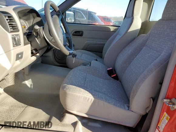 2006 Chevrolet Colorado Work Truck z VIN 1GCCS148X68229695, wystawiony jako Copart lot #83251174 z przebiegiem 80 326 mil mil oraz Czysty tytuł • Clean title. Historia ofert i sprzedaży dostępna na DreamBid. Obrazek 7.