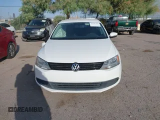 2011 Volkswagen Jetta SE с VIN 3VWDZ7AJ7BM386016, выставлен на аукционе IAAI как лот 42709416 с пробегом 156 890 миль миль и . История ставок и продаж доступна на DreamBid. Изображение 12.