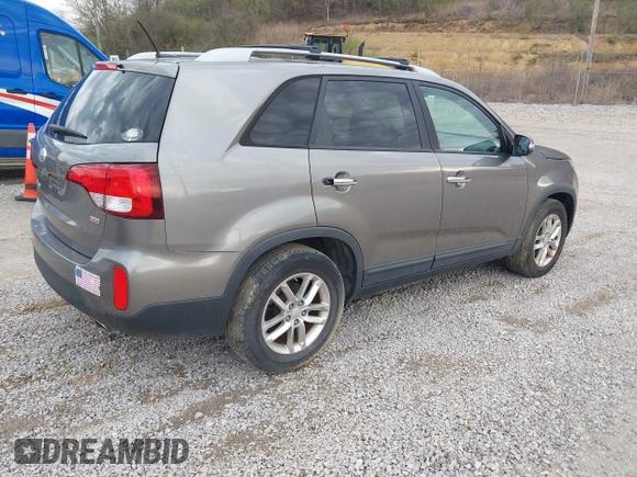 2015 Kia Sorento LX with VIN 5XYKT4A74FG556687, listed as a IAAI auction lot 41914405 with 115,234 mi miles. Bid and sale history available at carsss.com. Image 4.