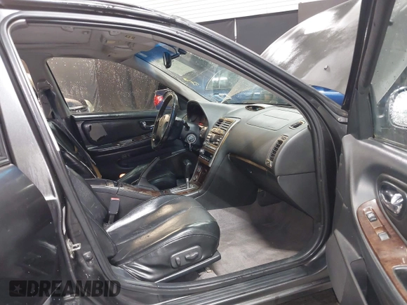2001 Nissan Maxima SE with VIN JN1CA31A91T112866, listed as a IAAI auction lot 42372546 with 156,069 mi miles and . Bid and sale history available at DreamBid. Image 5.