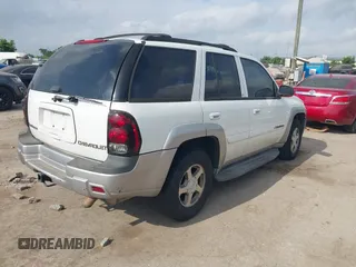2004 Chevrolet TrailBlazer LS with VIN 1GNDT13S442417473, listed as a IAAI auction lot 42068833 with 284,892 mi miles. Bid and sale history available at carsss.com. Image 4.