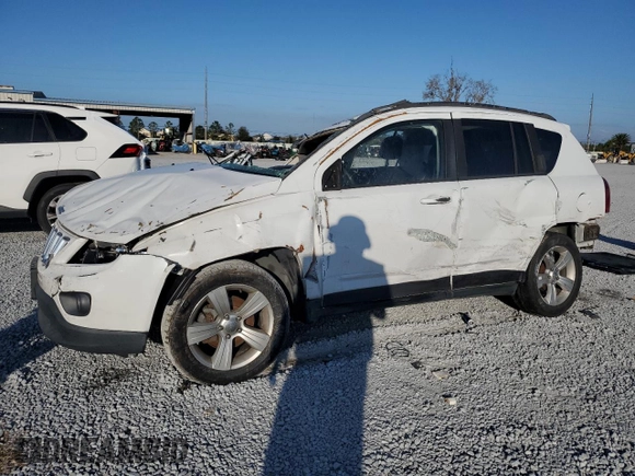 2016 Jeep Compass Latitude with VIN 1C4NJCEA4GD620293, listed as a Copart auction lot 44492715 with 0 mi miles and Salvage Title. Bid and sale history available at carsss.com. Image 1.