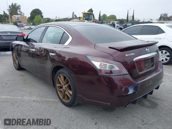 2014 Nissan Maxima S z VIN 1N4AA5AP5EC439085, wystawiony jako IAAI lot #41823382 z przebiegiem 131 218 mil mil oraz . Historia ofert i sprzedaży dostępna na DreamBid. Obrazek 3.