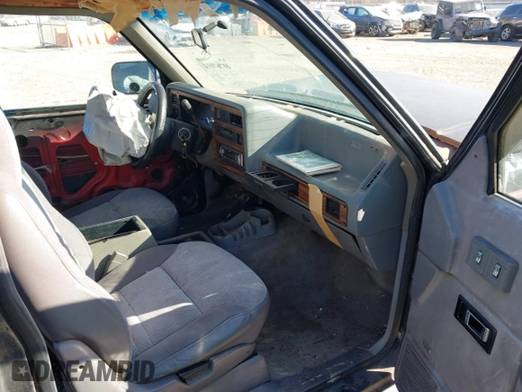 1994 Dodge Dakota z VIN 1B7GL23Y3RS666631, wystawiony jako IAAI lot #41767014 z przebiegiem 236 956 mil mil oraz . Historia ofert i sprzedaży dostępna na DreamBid. Obrazek 5.