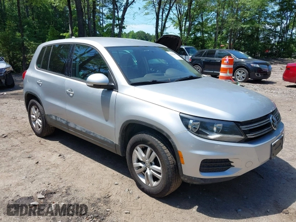 2012 Volkswagen Tiguan SE z VIN WVGAV7AX8CW542695, wystawiony jako IAAI lot #42270445 z przebiegiem 125 419 mil mil oraz . Historia ofert i sprzedaży dostępna na DreamBid. Obrazek 1.