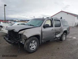 2009 Chevrolet Suburban LT w/2LT with VIN 1GNFC26J39R236980, listed as a IAAI auction lot 41721772 with 215,684 mi miles. Bid and sale history available at carsss.com. Image 6.