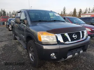 2014 Nissan Titan S with VIN 1N6AA0EC4EN500528, listed as a IAAI auction lot 41323510 with 31,164 mi miles. Bid and sale history available at carsss.com. Image 1.