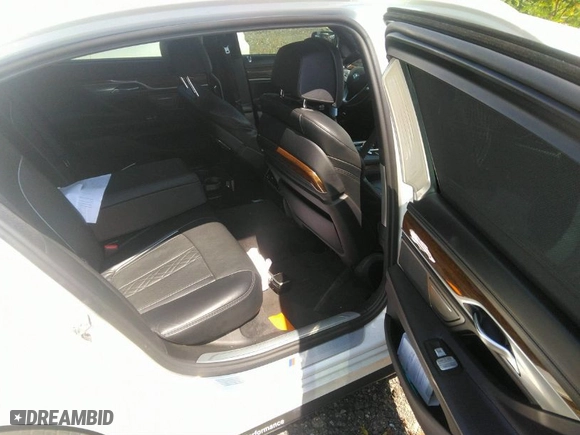 2017 BMW 7 Series 750i with VIN WBA7F0C35HGM21649, listed as a IAAI auction lot 37362691 with 10,000 mi miles. Bid and sale history available at carsss.com. Image 8.