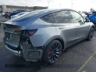 2024 Tesla Model Y Performance z VIN 7SAYGDEF5RA322392, wystawiony jako IAAI lot #41939339 z przebiegiem 20 808 mil mil oraz . Historia ofert i sprzedaży dostępna na DreamBid. Obrazek 4.