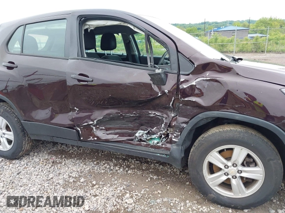 2021 Chevrolet Trax LS z VIN KL7CJNSB2MB360206, wystawiony jako IAAI lot #42337029 z przebiegiem 39 541 mil mil oraz . Historia ofert i sprzedaży dostępna na DreamBid. Obrazek 6.