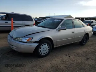 1999 Toyota Camry LE z VIN 4T1BG22K7XU516756, wystawiony jako Copart lot #54065105 z przebiegiem 176 051 mil mil oraz Szkoda całkowita • Salvage title. Historia ofert i sprzedaży dostępna na DreamBid. Obrazek 1.