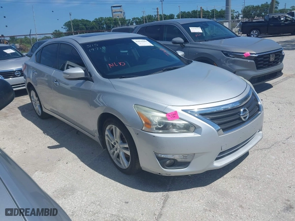 2013 Nissan Altima 3.5 SL with VIN 1N4BL3AP5DC197111, listed as a IAAI auction lot 41824202 with 118,406 mi miles. Bid and sale history available at carsss.com. Image 1.