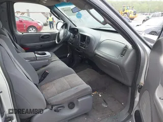 2003 Ford F-150 XL z VIN 1FTRX18W93NA69004, wystawiony jako IAAI lot #42154104 z przebiegiem 210 344 mil mil oraz . Historia ofert i sprzedaży dostępna na DreamBid. Obrazek 5.