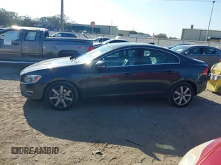 2016 Volvo S60 T5 Premier z VIN YV1612TK2G2412915, wystawiony jako IAAI lot #41566481 z przebiegiem 110 909 mil mil oraz . Historia ofert i sprzedaży dostępna na DreamBid. Obrazek 14.