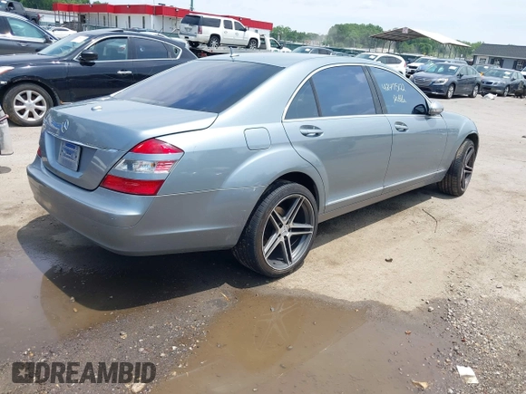 2007 Mercedes-Benz S 550 z VIN WDDNG71X87A067073, wystawiony jako IAAI lot #42475122 z przebiegiem 166 128 mil mil oraz . Historia ofert i sprzedaży dostępna na DreamBid. Obrazek 4.