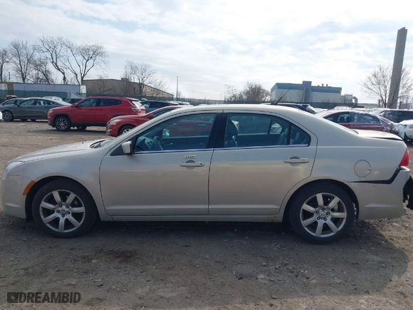 2010 Mercury Milan Premier with VIN 3MEHM0JA5AR639828, listed as a IAAI auction lot 41709923 with NaN miles. Bid and sale history available at carsss.com. Image 13.