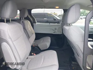 2025 Toyota Sienna LE z VIN 5TDKRKEC0SS237116, wystawiony jako IAAI lot #42384873 z przebiegiem 9 943 mil mil oraz . Historia ofert i sprzedaży dostępna na DreamBid. Obrazek 8.