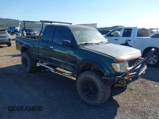 1999 Toyota Tacoma z VIN 4TAWM72N4XZ408356, wystawiony jako IAAI lot #42676702 z przebiegiem 253 105 mil mil oraz . Historia ofert i sprzedaży dostępna na DreamBid. Obrazek 1.
