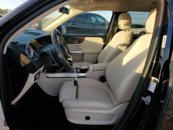 2023 Mercedes-Benz GLB 250 z VIN W1N4M4GB2PW293727, wystawiony jako Copart lot #83449074 z przebiegiem Nie podano mil oraz Nie do naprawy. Historia ofert i sprzedaży dostępna na DreamBid. Obrazek 7.