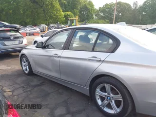 2013 BMW 3 Series 328i z VIN WBA3C1G57DNR48431, wystawiony jako IAAI lot #42156021 z przebiegiem 81 734 mil mil oraz . Historia ofert i sprzedaży dostępna na DreamBid. Obrazek 14.