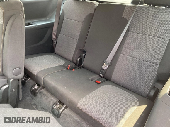 2021 Chevrolet Traverse LT Cloth z VIN 1GNEVGKW8MJ192048, wystawiony jako IAAI lot #42556137 z przebiegiem 106 304 mil mil oraz . Historia ofert i sprzedaży dostępna na DreamBid. Obrazek 24.