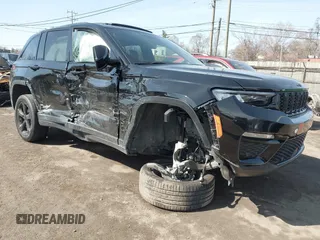 2024 Jeep Grand Cherokee Limited z VIN 1C4RJHBG2R8601244, wystawiony jako IAAI lot #41854002 z przebiegiem 10 606 mil mil oraz . Historia ofert i sprzedaży dostępna na DreamBid. Obrazek 1.