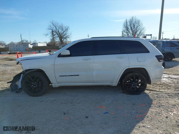 2018 Jeep Grand Cherokee Laredo E with VIN 1C4RJFAG6JC137155, listed as a IAAI auction lot 41391410 with 108,271 mi miles. Bid and sale history available at carsss.com. Image 14.