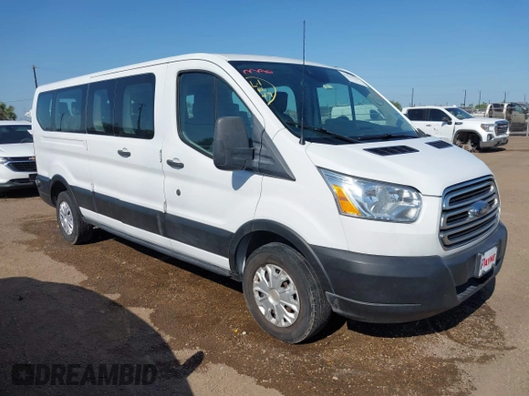 2019 Ford Transit Passenger XL z VIN 1FBZX2ZM8KKA75772, wystawiony jako IAAI lot #41990148 z przebiegiem 101 809 mil mil oraz . Historia ofert i sprzedaży dostępna na DreamBid. Obrazek 1.
